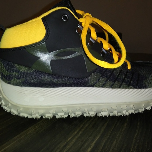 Sneakers - Picture 2 of 4